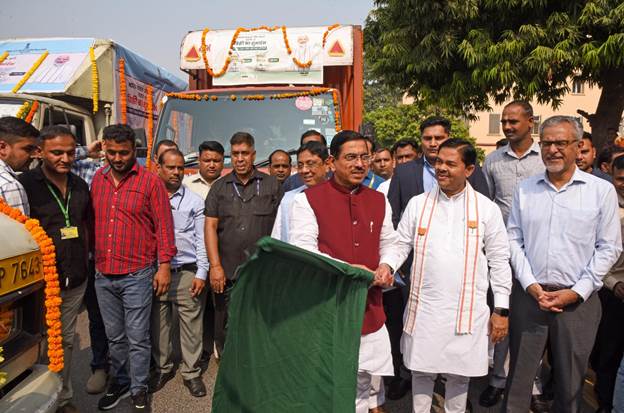उपभोक्ता मामलों  के मंत्री श्री प्रल्हाद जोशी ने भारत आटा और भारत चावल के चरण-II की खुदरा बिक्री शुरू की